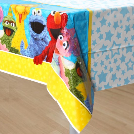 571672  Sesame Street Table Cover 1.37m x 2.13m